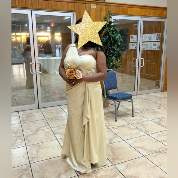 Elegant One Shoulder Cream Dress - Picture 2 of 2